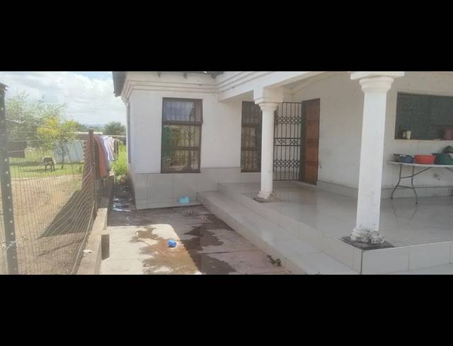 4 BEDROOM HOUSE FOR SALE IN MAKHUVHA B